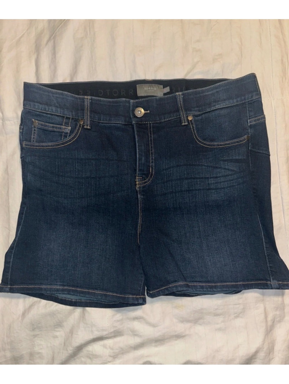 Torrid Bombshell Denim Shorts Sz 16